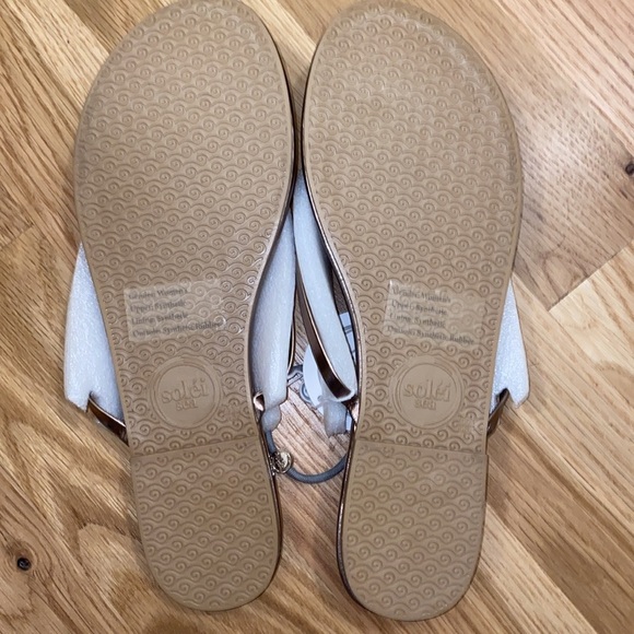 REVOLVE SOLEI SEA women's indie sandal in metallic gold size 11 NWT - Picture 11 of 12